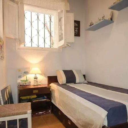 Bonita Casa Con Jardin En * Платья-де-Аро