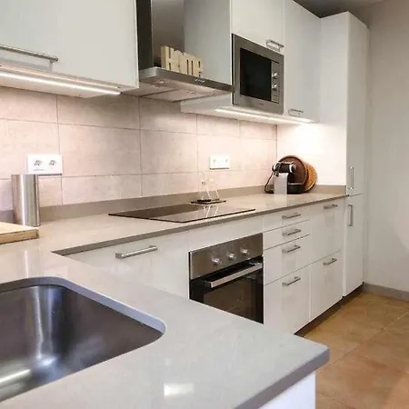 Bonita Casa Con Jardin En * Платья-де-Аро